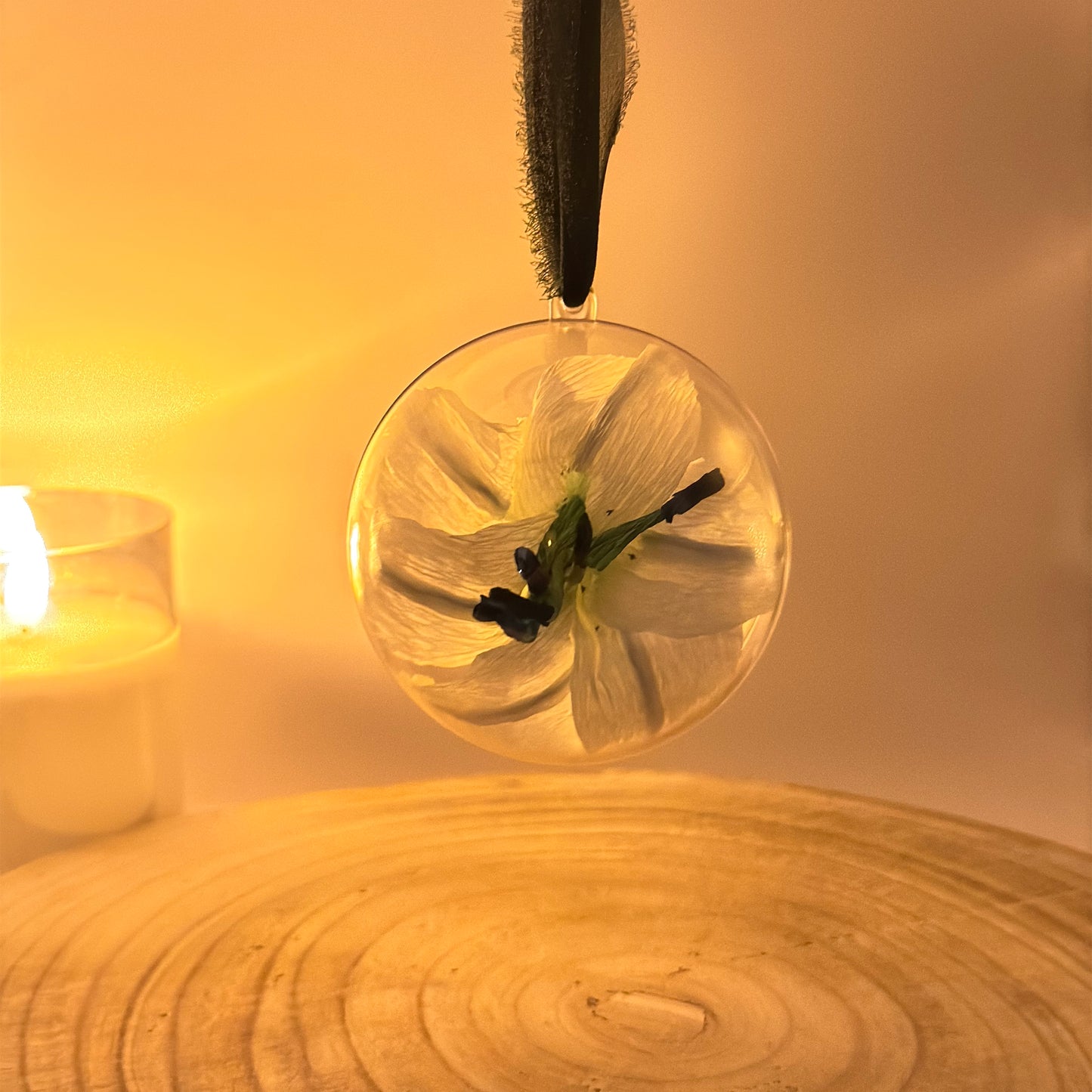 Weihnachtskugel White Lilly für den Weihnachtsbaum